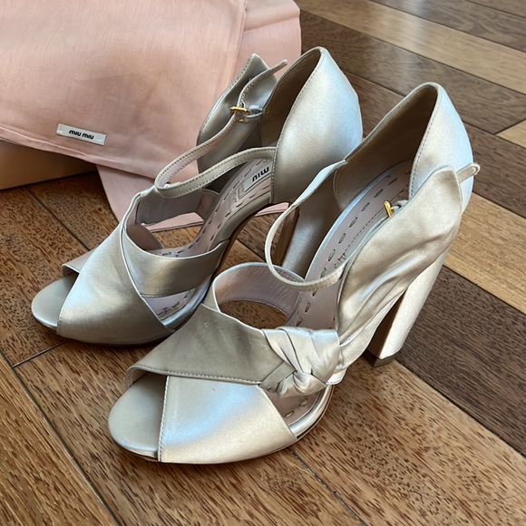 Miu Miu | Silk Bow Curved Heels Silver Size 37.5 - Picture 3 of 6